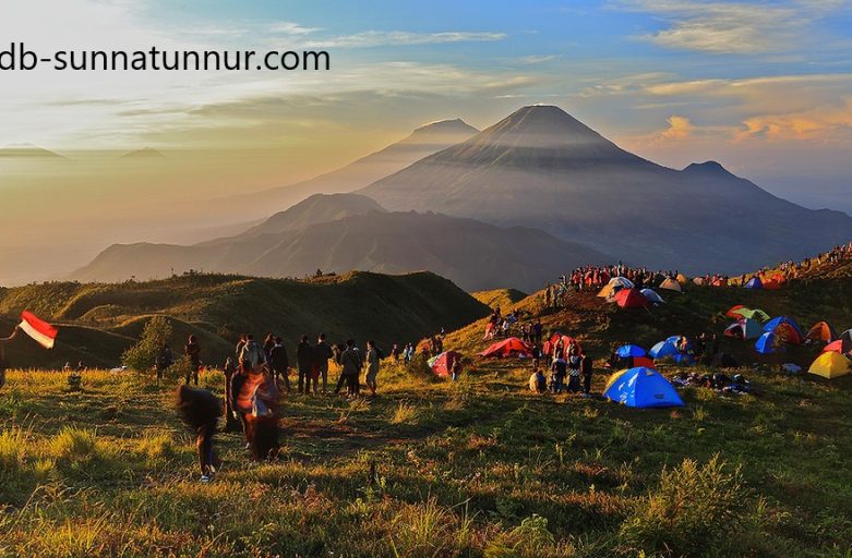 Menembus Kabut: Gunung-Gunung yang Wajib Dikunjungi