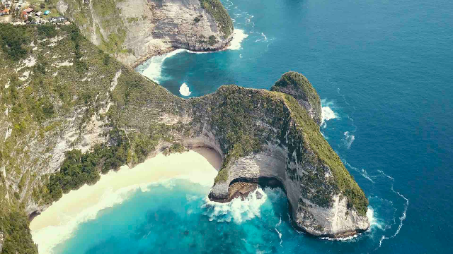 Nusa Penida: Destinasi Wisata Budaya yang Memadukan Keindahan Alam dan Tradisi